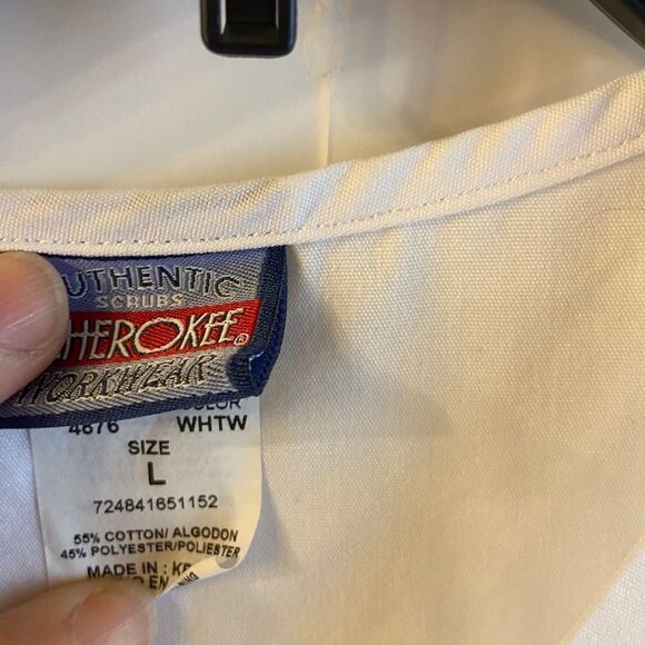 New white scrubs UA butter soft + Cherokee top large - Picture 4 of 5